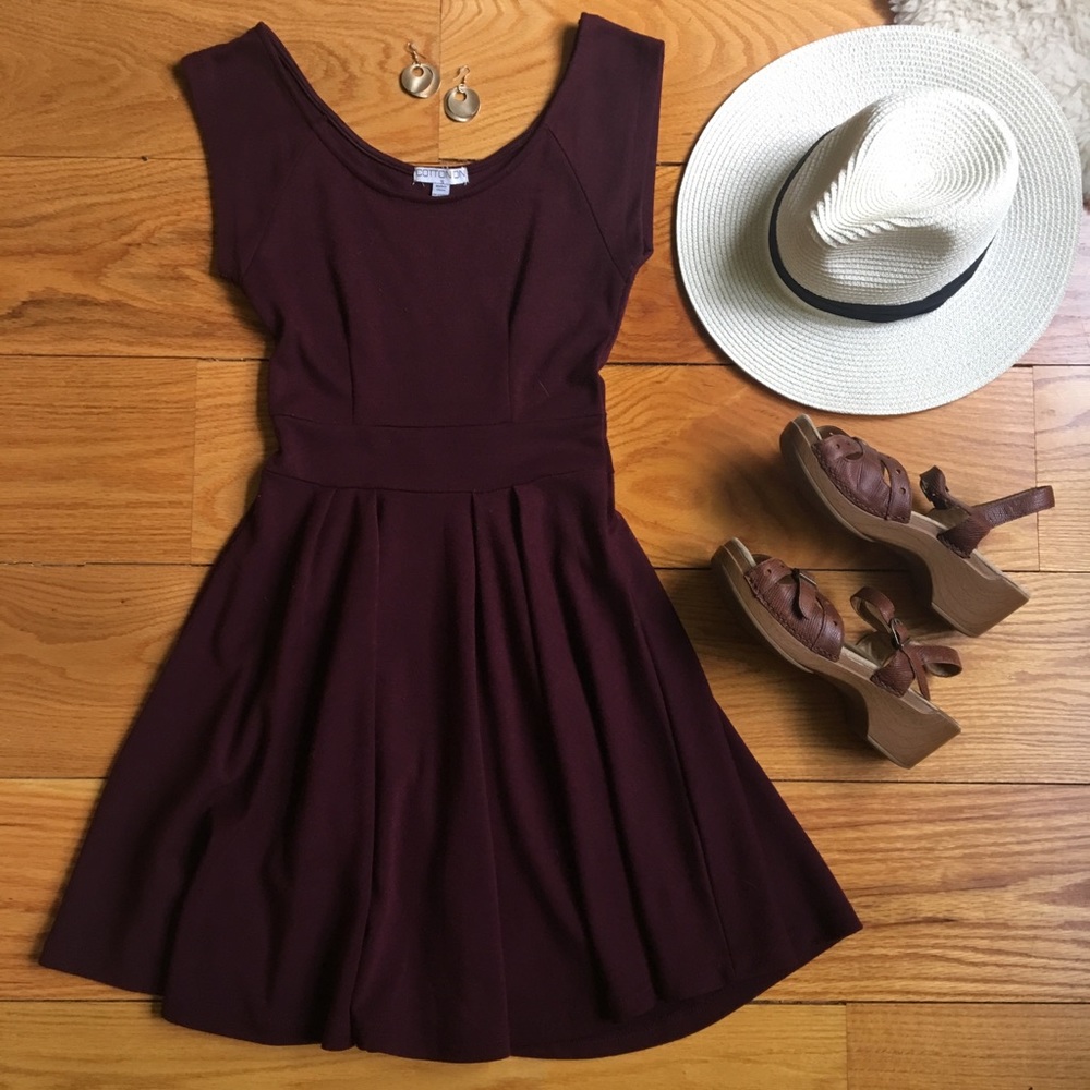 Burgundy short sleeve dress